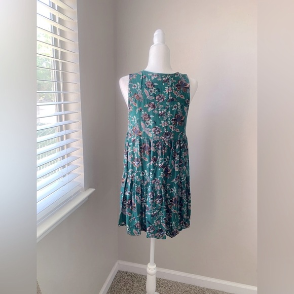 Floral Crisscross Green Top - Picture 3 of 4